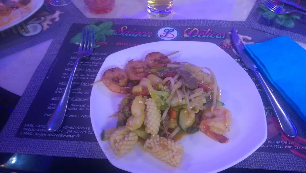 Wok Crevettes Grises Calamars Pâte de Riz